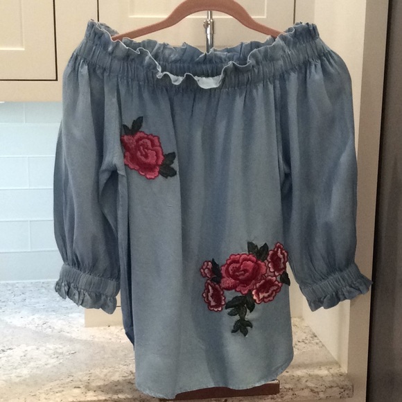 Tops - Song of Style Blouse NWT